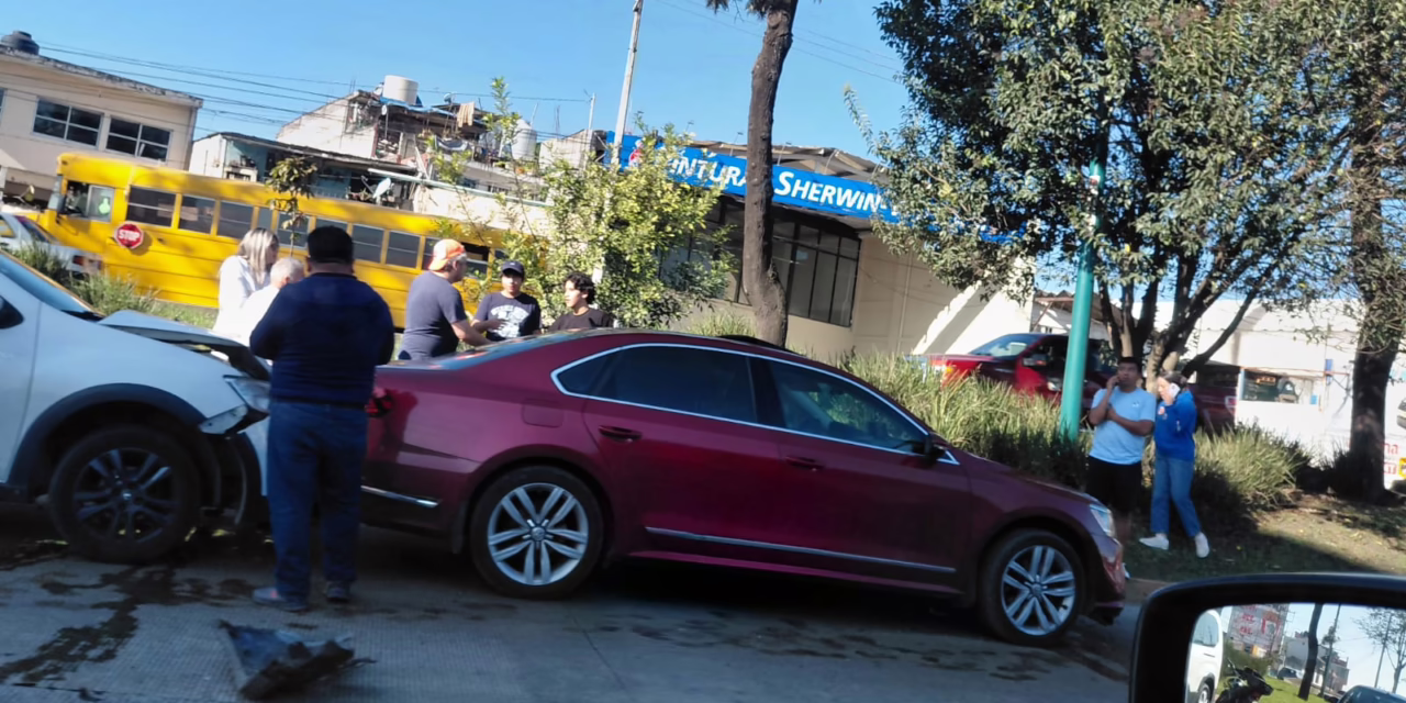 Carambola frente a Plaza Jardines moviliza a cuerpos de emergencia