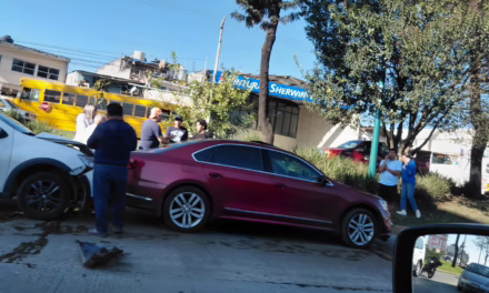 Carambola frente a Plaza Jardines moviliza a cuerpos de emergencia