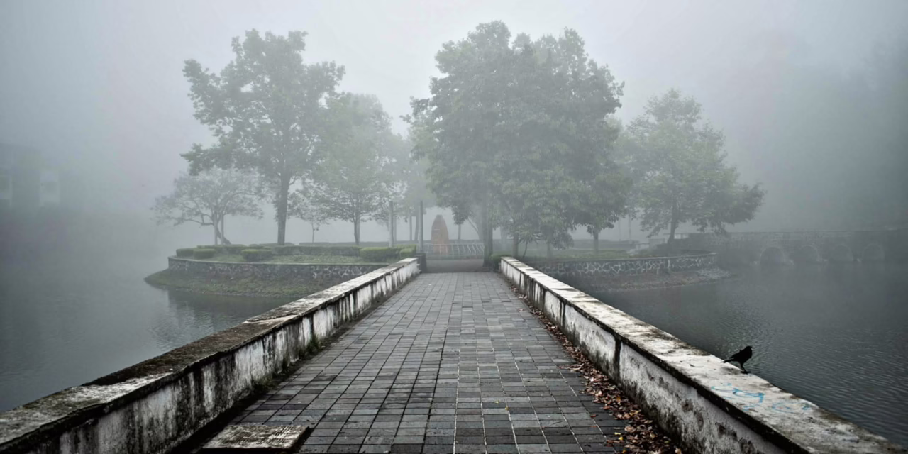 Se esperan condiciones de tiempo inestable, asociadas con el paso del frente 30 y la masa de aire ártico que le genera e impulsa; por lo tanto, se prevén nieblas y lloviznas