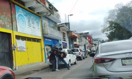 De choque a riña: Percance vial en la zona del Estadio Colón termina en golpes
