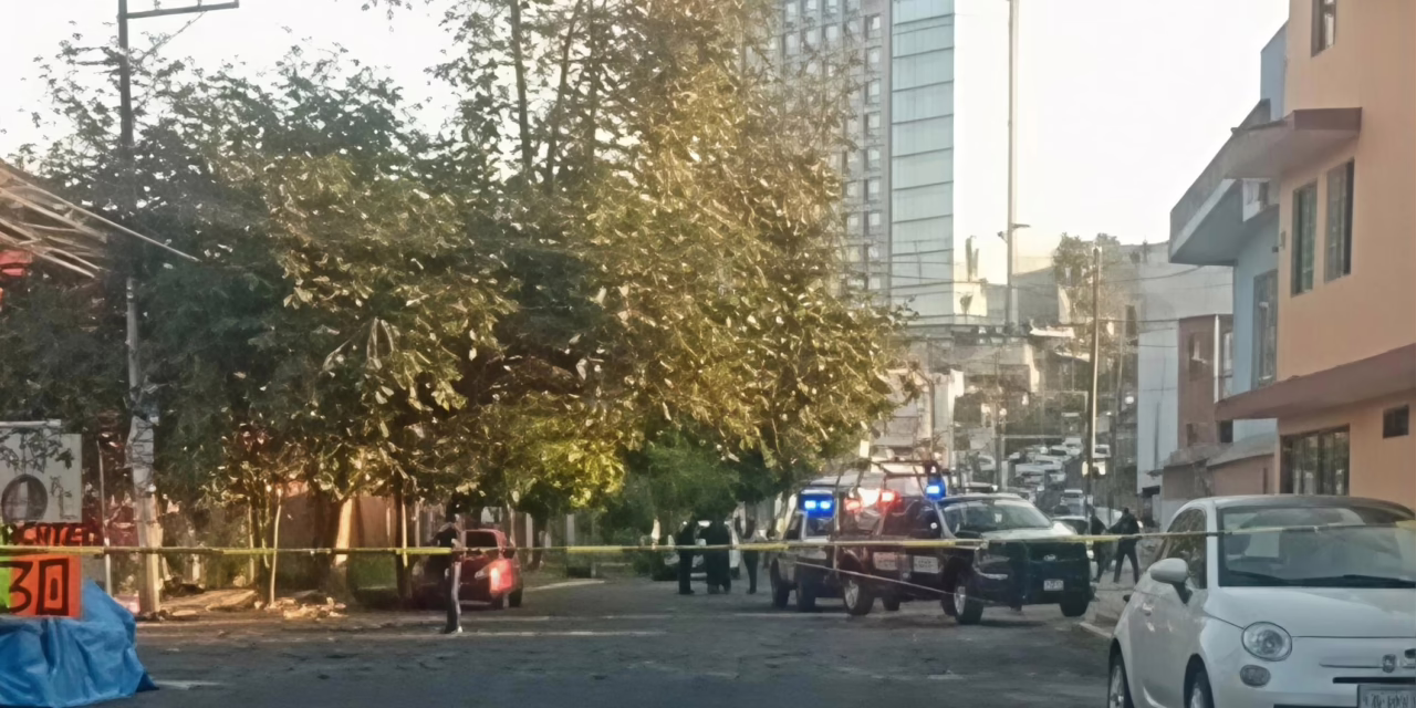 Persona sin vida en la calle Jesús Reyes Heroles