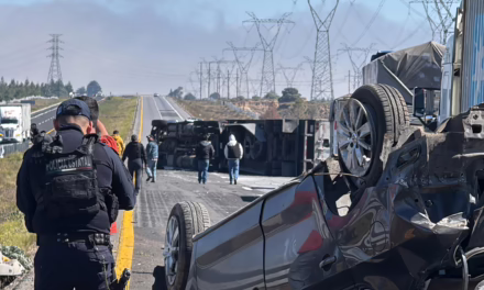 Choque entre auto y tráiler en la autopista Perote-Xalapa deja varios lesionados