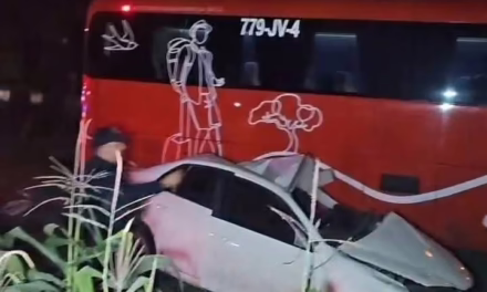 Choque entre autobús y auto particular deja un muerto La Tinaja-Ciudad Alemán