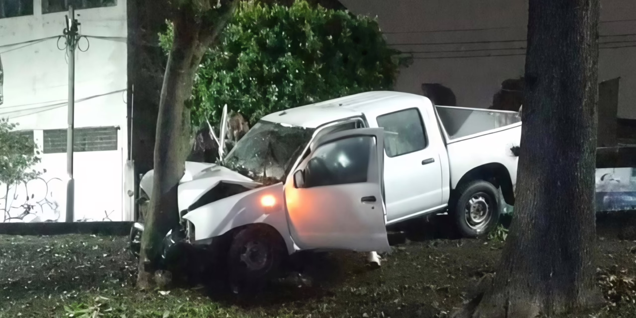 Trágico accidente en la avenida Orizaba: una mujer falleció y dos personas heridas