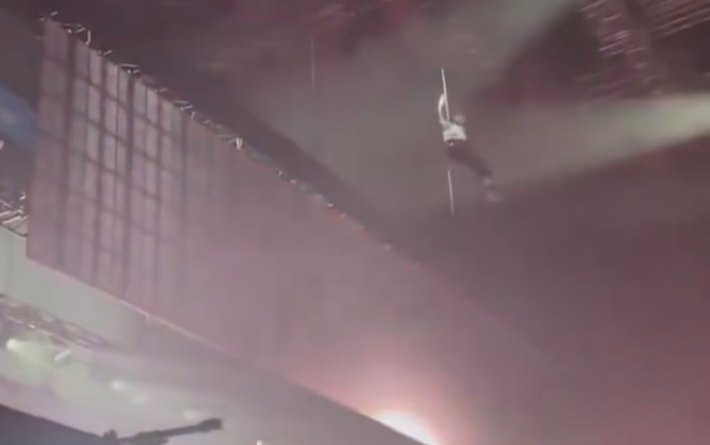 Video:Rapero español sufrió una caída de casi 20 metros durante un concierto l