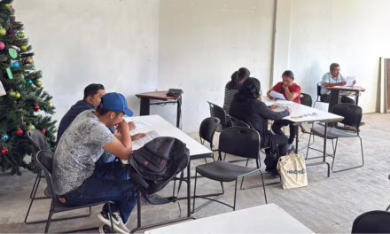 Integra IVEA a más voluntarios a las tareas de educación para adultos