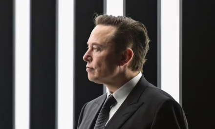 Elon Musk alcanza un patrimonio histórico de 800,000 millones de dólares