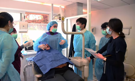 A distancia, la Facultad de Odontología diagnostica enfermedades bucales