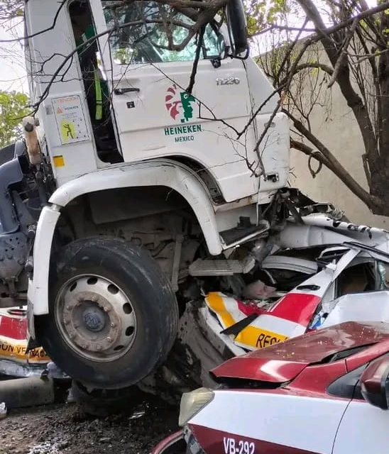 Video:Caos en la Veracruz-Xalapa: Carambola deja múltiples lesionados y personas prensadas