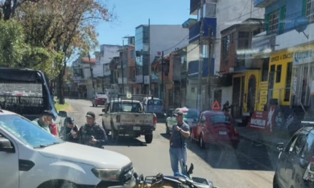 Accidente en la Av. Ruiz Cortines deja a un motociclista lesionado