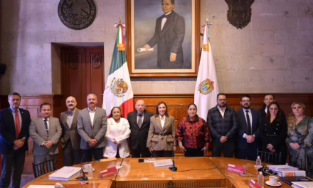 Rocío Nahle encabeza histórica sesión que consolida orden y legalidad en la UPAV