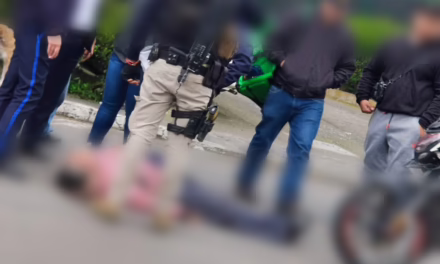 Mujer de la tercera edad es atropellada en Jardines de Xalapa; el responsable, un motociclista