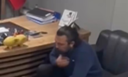 Video:Sanitario turco salva su propia vida aplicándose la maniobra Heimlich