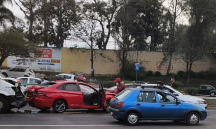 Carambola frente a Plaza Américas genera caos vial en la Xalapa-Veracruz