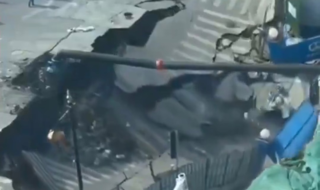 Video:COLAPSA UNA CALLE EN SHANGAI