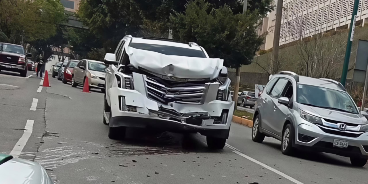 Fuerte accidente en Circuito Presidentes involucra a tres vehículos