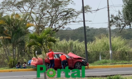 Accidente vial en la carretera Xalapa-Veracruz deja a dos menores lesionados