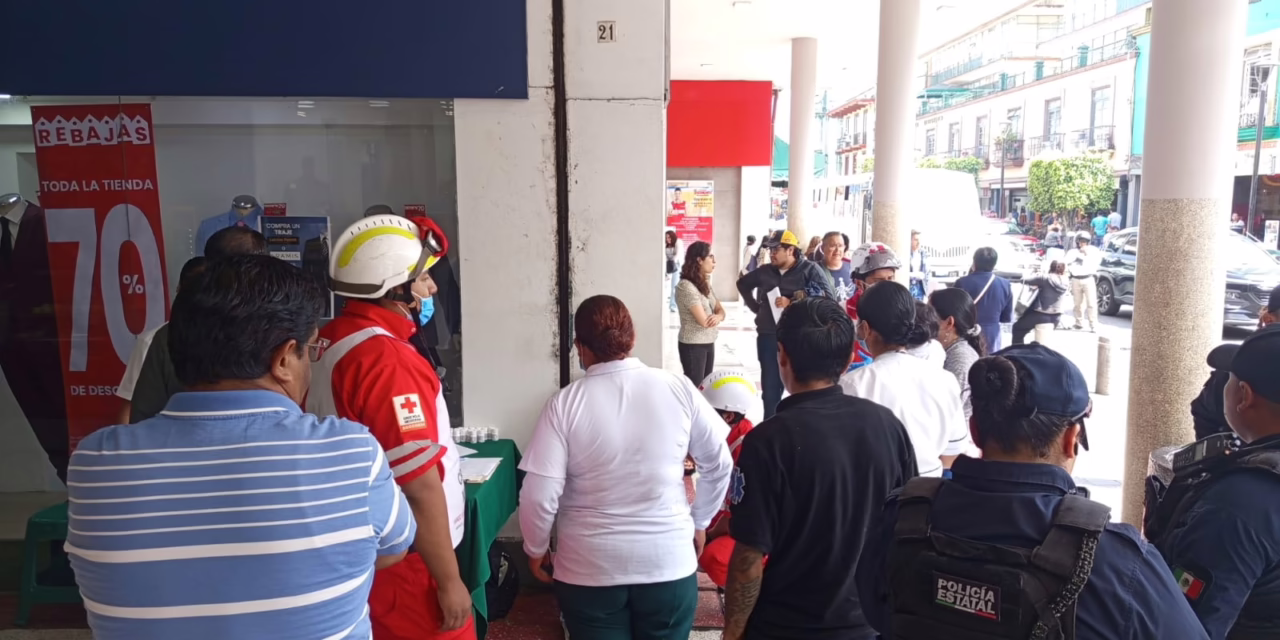 Susto en módulo de vacunación: Menor sufre descompensación en el centro de Xalapa