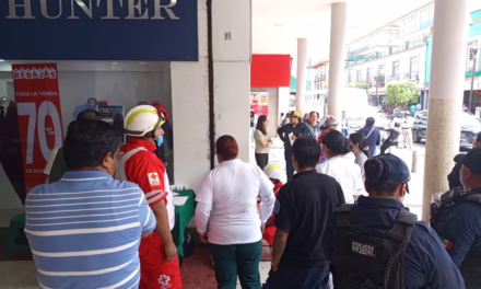 Susto en módulo de vacunación: Menor sufre descompensación en el centro de Xalapa