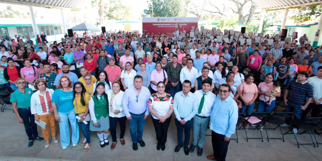 Entrega SEV más de 10 mil útiles y mochilas en municipios de la Huasteca