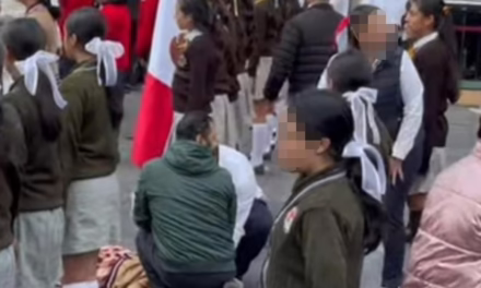 Se desmayan más de 10 estudiantes durante ceremonia del Día de la Bandera en Xalapa