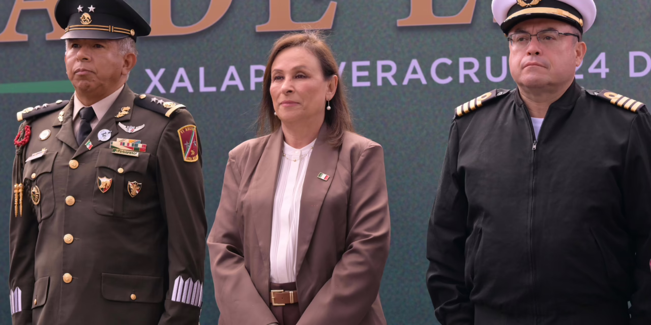Rocío Nahle refrenda compromiso con la unidad nacional en el Día de la Bandera