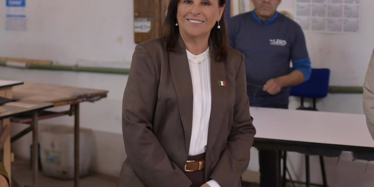 Visita Gobernadora planta veracruzana que fabrica mobiliario para escuelas públicas