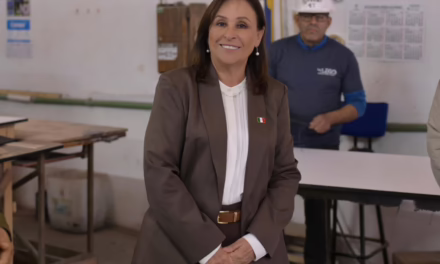 Visita Gobernadora planta veracruzana que fabrica mobiliario para escuelas públicas