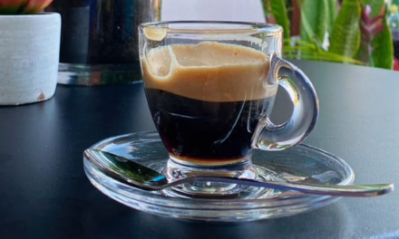 Esta es la cantidad de tazas de café que debes tomar al día para disminuir la demencia, según Harvard