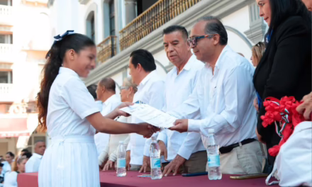 Desfile de escoltas en Veracruz fortalece el respeto a los símbolos patrios: SEV