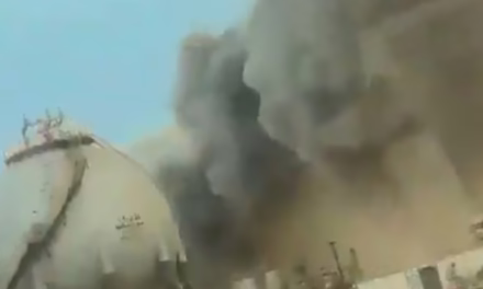 Irán atacó la mayor refinería saudita y el petróleo se disparó un 13%