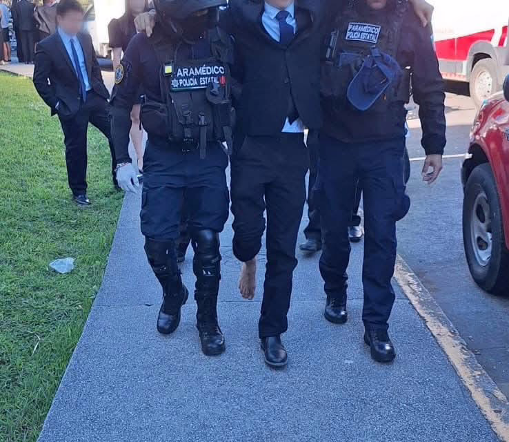 Elementos de la SSP auxilian a jóvenes durante emergencia en la facultad de Derecho