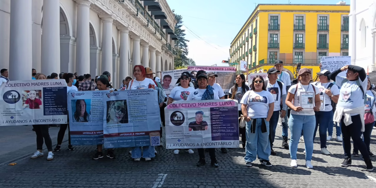 Colectivos de búsqueda, bloquean el centro de Xalapa