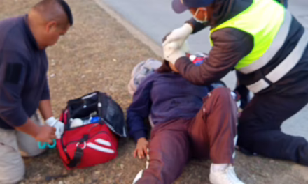 Abuelo y nieta lesionados tras ser arrollados en Lázaro Cárdenas; el responsable huyó