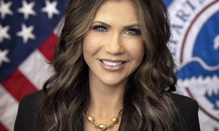 Donald Trump destituye a Kristi Noem como Secretaria de Seguridad Nacional de Estados Unidos.