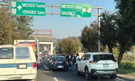 Carambola en el Bulevar Xalapa-Banderilla genera caos vial a la altura de La Martinica
