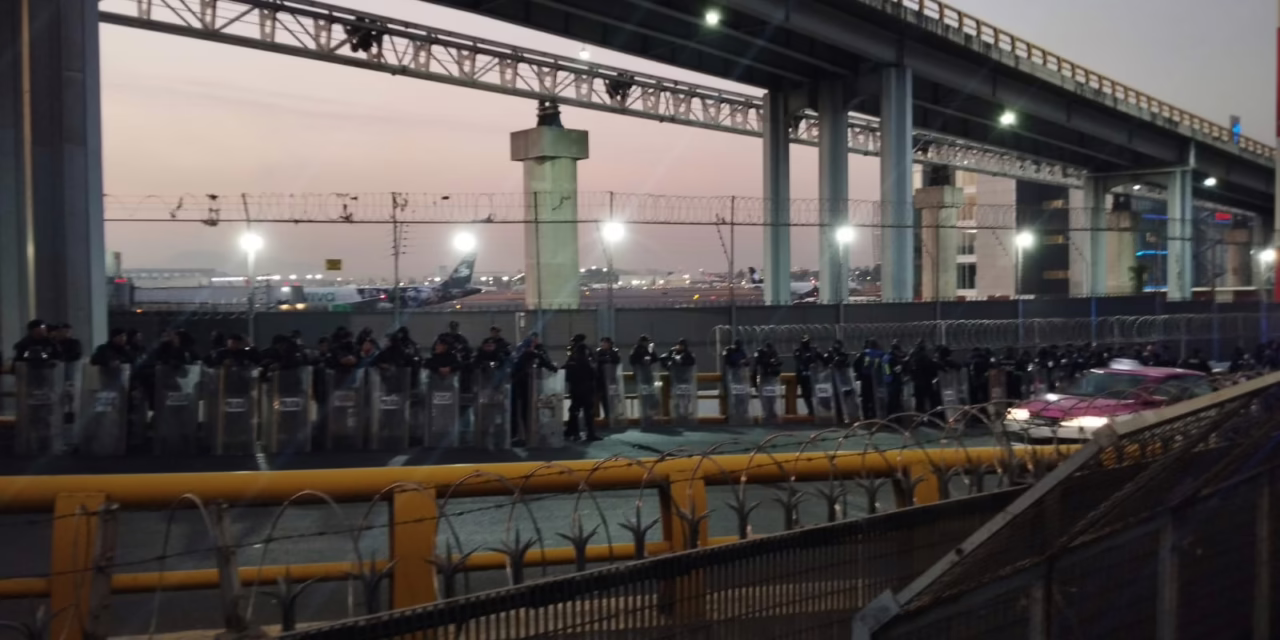 Taxistas del AICM bloquearán los accesos de las Terminales 1 y 2 del aeropuerto