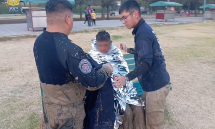 Rescatan a sujeto que ingreso al lago para refrescarse por el calor