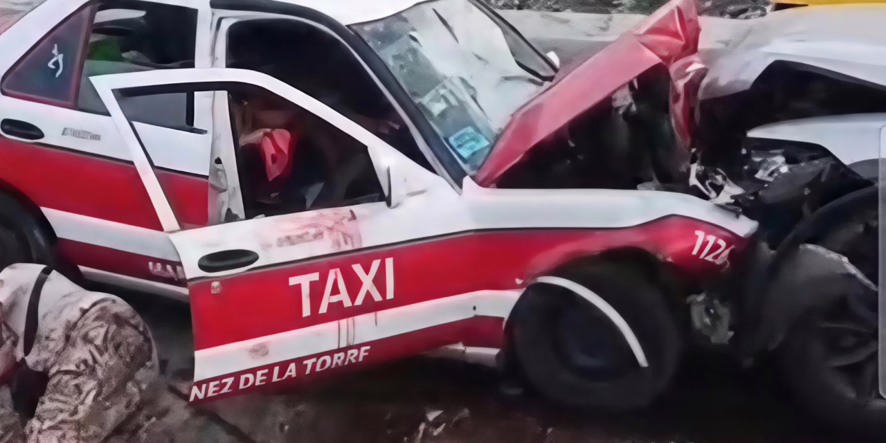 Fuerte accidente en la carretera Amozoc-Nautla,ocupantes de taxi lesionados