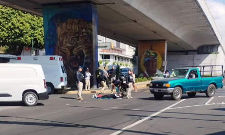 Motociclista lesionado tras percance vial en la avenida Lázaro Cárdenas