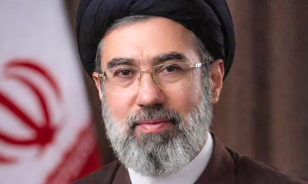 El nuevo líder supremo de Irán, Mojtaba Jameneí, promete venganza y anuncia que el estrecho de Ormuz