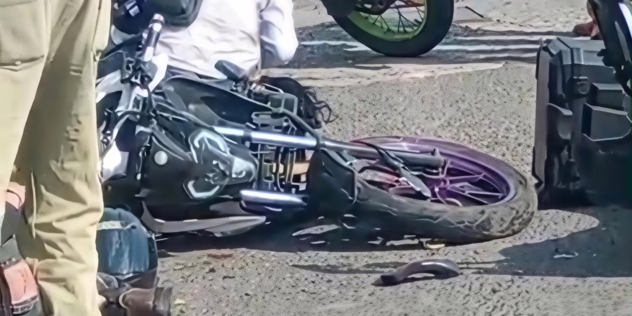 Choque de motociclistas en la avenida Lázaro Cárdenas