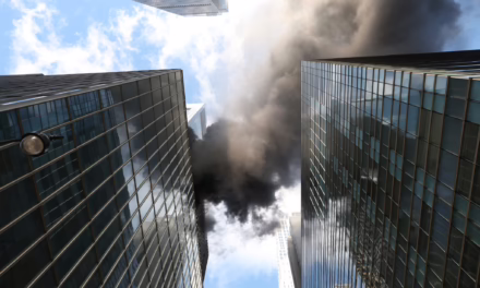 Video:Fuerte incendio en Manhattan, Nueva York, previo al desfile de San Patricio