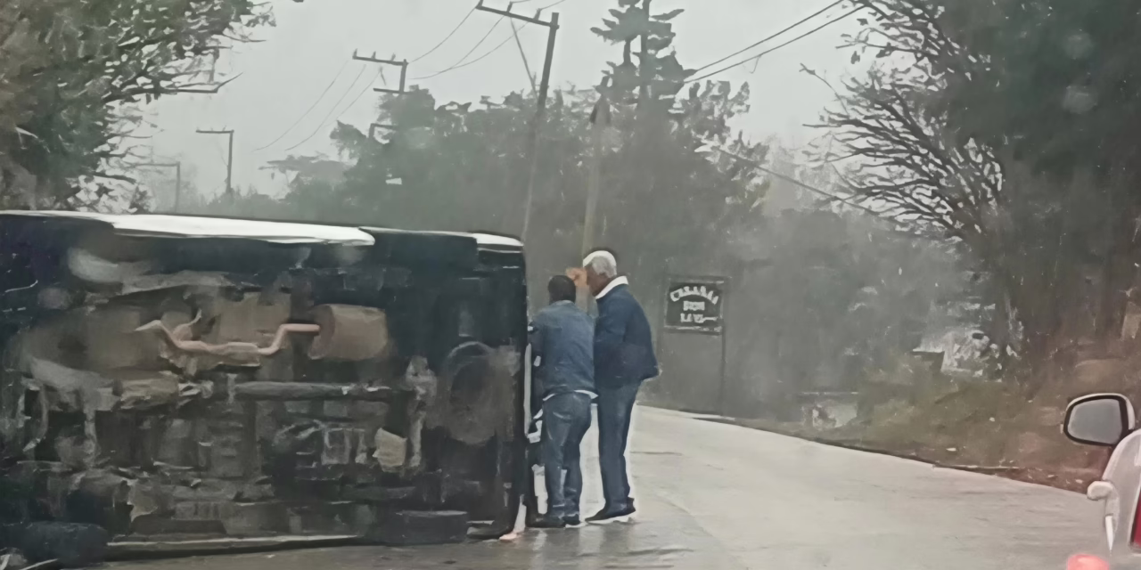 Video:Accidente y volcadura en la carretera Las Trancas – Coatepec