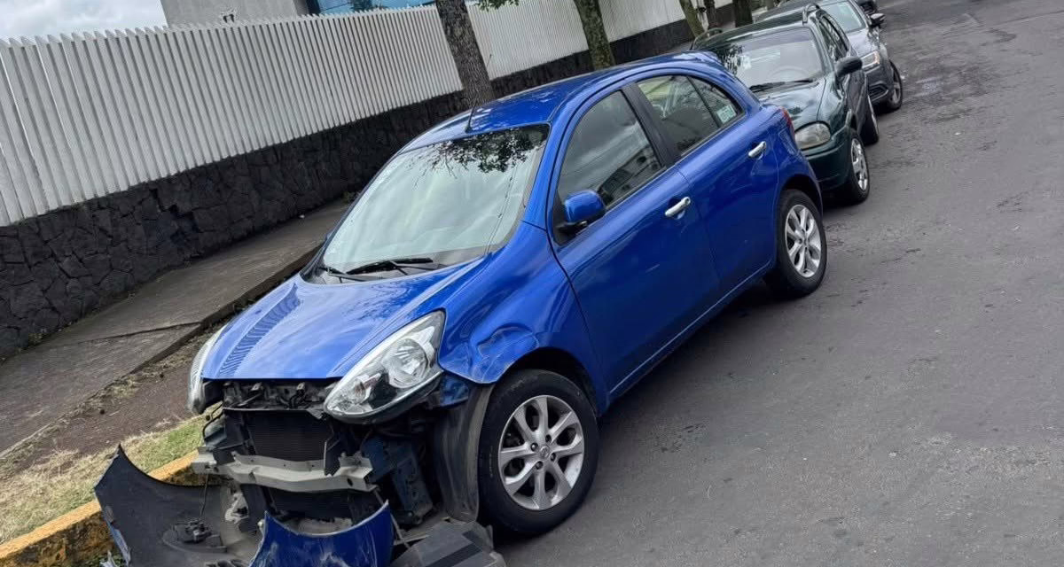 Vehículo mal estacionado, resultó con daños en Ferrocarril Interoceánico