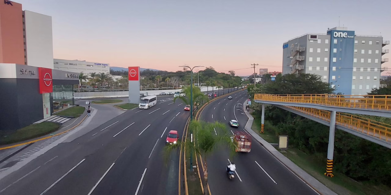 En las próximas 24 horas ambiente templado a relativamente caluroso al mediodía, con probabilidad de lloviznas y lluvias aisladas