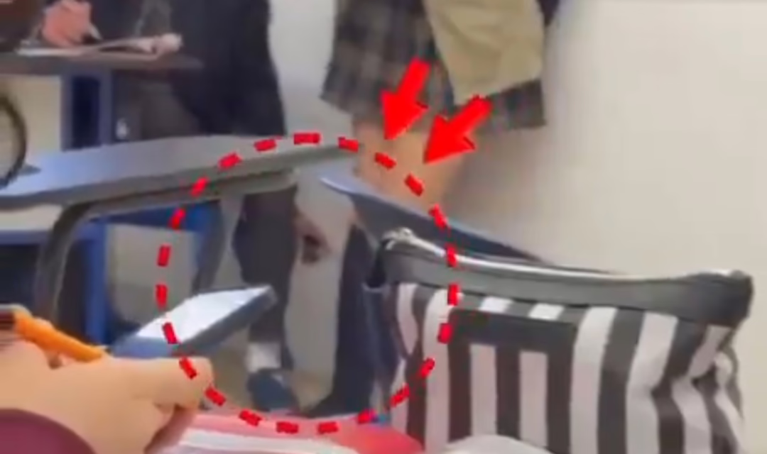 PROFESOR DE PREPARATORIA ES SEÑALADO POR ALUMNAS POR GRABAR BAJO SUS FALDAS