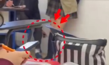 PROFESOR DE PREPARATORIA ES SEÑALADO POR ALUMNAS POR GRABAR BAJO SUS FALDAS