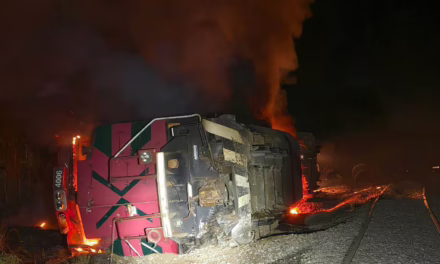 Se descarrilan 22 vagones de tren en Colima