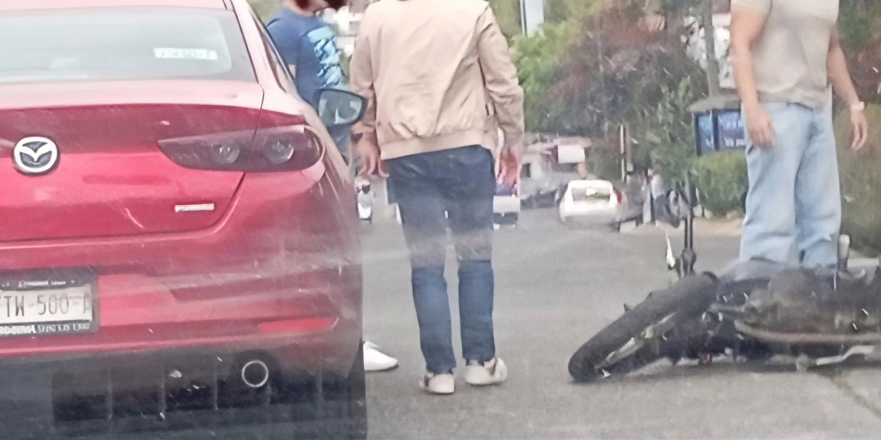 Motociclista lesionado tras ser arrollado en la Av. 20 de Noviembre; el responsable huyó